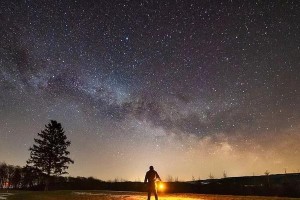 友情是暗夜中的一束光