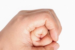宽容：让爱传递，让和平归来——一个沿海小镇的故事