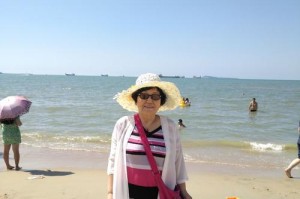 她教会了我如何爱、如何关怀、如何宽容（她教会了我如何爱、如何关怀、如何宽容）
