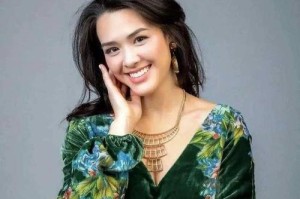 妈妈的多彩人生——一个充满创意和智慧的女性形象
