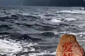 爱与坚强（一个女孩的成长故事）