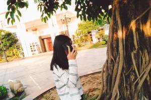 泪水之下（在泪水中成长的故事）