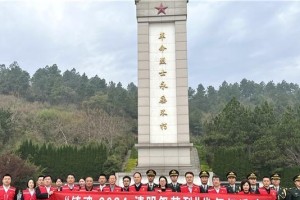 清明祭扫烈士（一位战士的追思之旅）