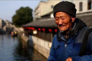 母爱的伟大——一个孤独女孩的成长故事