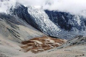 小小探险家的雪山历险记（一个勇敢的孩子如何征服雪山）