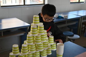 科技节的创意之战（一群学生用创意征服了科技节）
