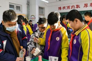 学校的科技节：创新之光