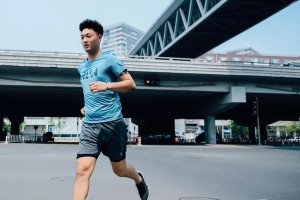 她的向前之路（一位女孩如何不断向前，实现自己的梦想）