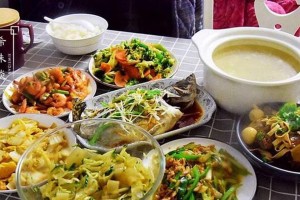 难忘的团圆饭（温馨的回忆）