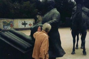 困难重重，爱却依然在（困难重重，爱却依然在）