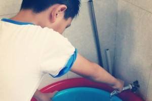 洗衣初体验（洗出一身汗，洗出一身痛苦，洗出一身笑）
